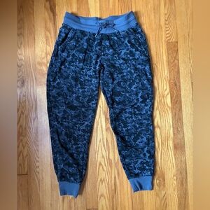 Grey and Black Floral Fleece Joggers with Drawstring Waistband 🖤✨🖤✨